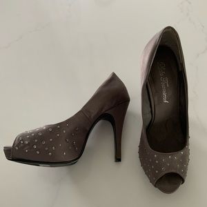Lulu Townsend pumps